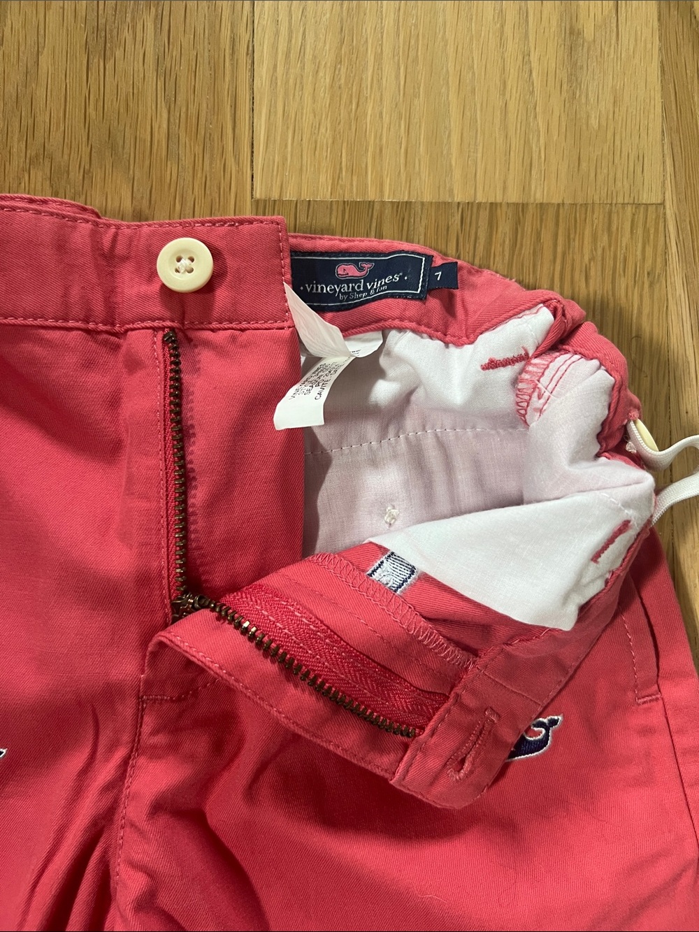 Vineyard Vines Kids Coral Shorts with Navy Whale Embroidery - Sz 7 - Picture 4 of 5